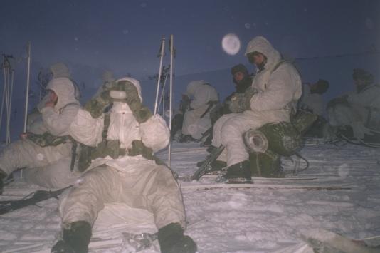 mil_vindvott.jpg - Ice and snow, exercise 'Vindvott' January 2000